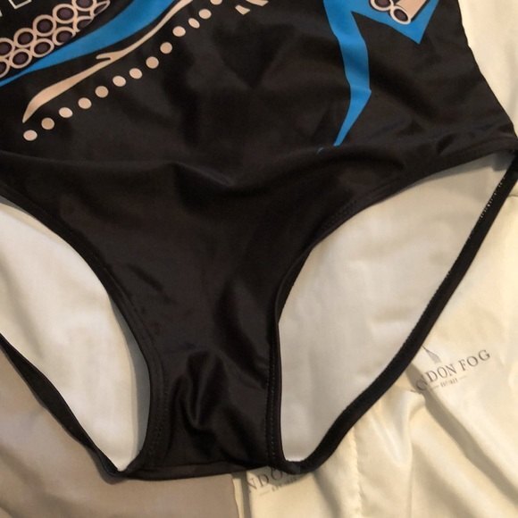 One piece bathing suit size medium - Picture 3 of 8